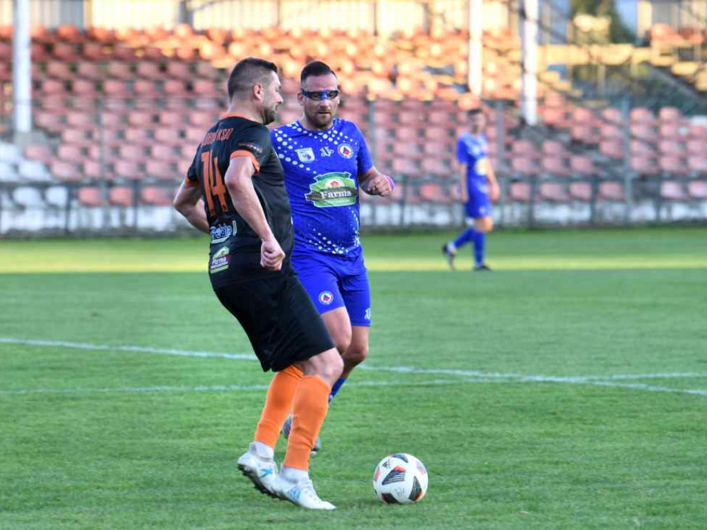 Świt zgasił oldbojów (fotogaleria)