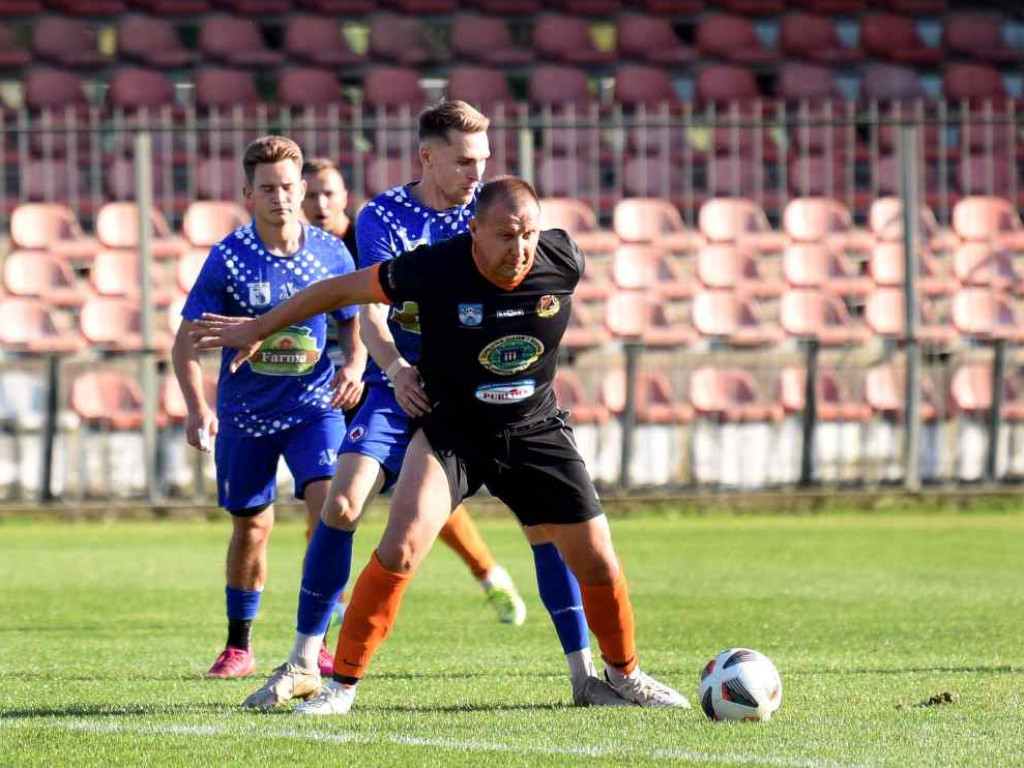 Świt zgasił oldbojów (fotogaleria)