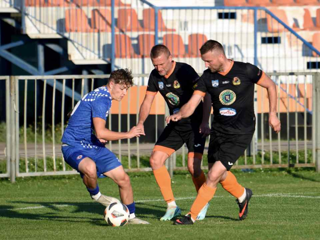 Świt zgasił oldbojów (fotogaleria)