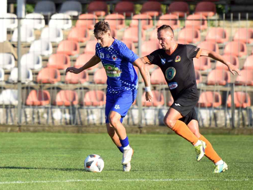 Świt zgasił oldbojów (fotogaleria)