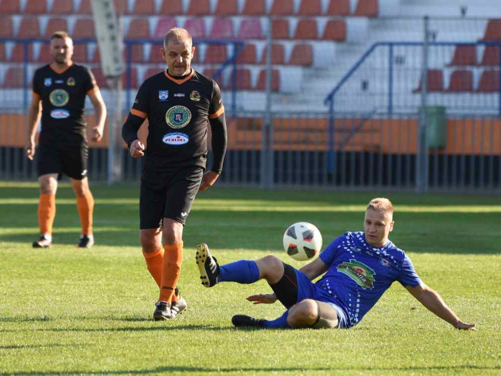 Świt zgasił oldbojów (fotogaleria)