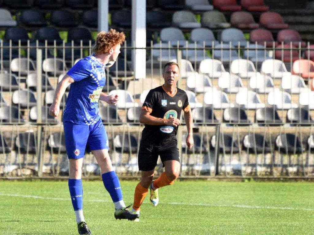 Świt zgasił oldbojów (fotogaleria)