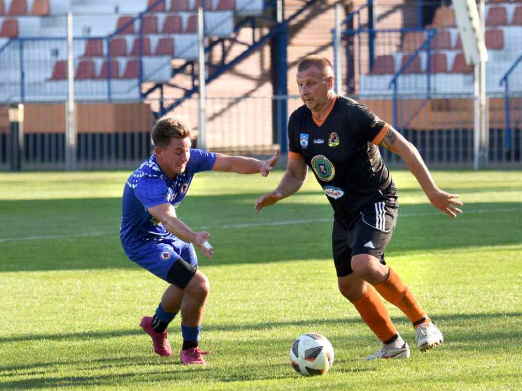 Świt zgasił oldbojów (fotogaleria)