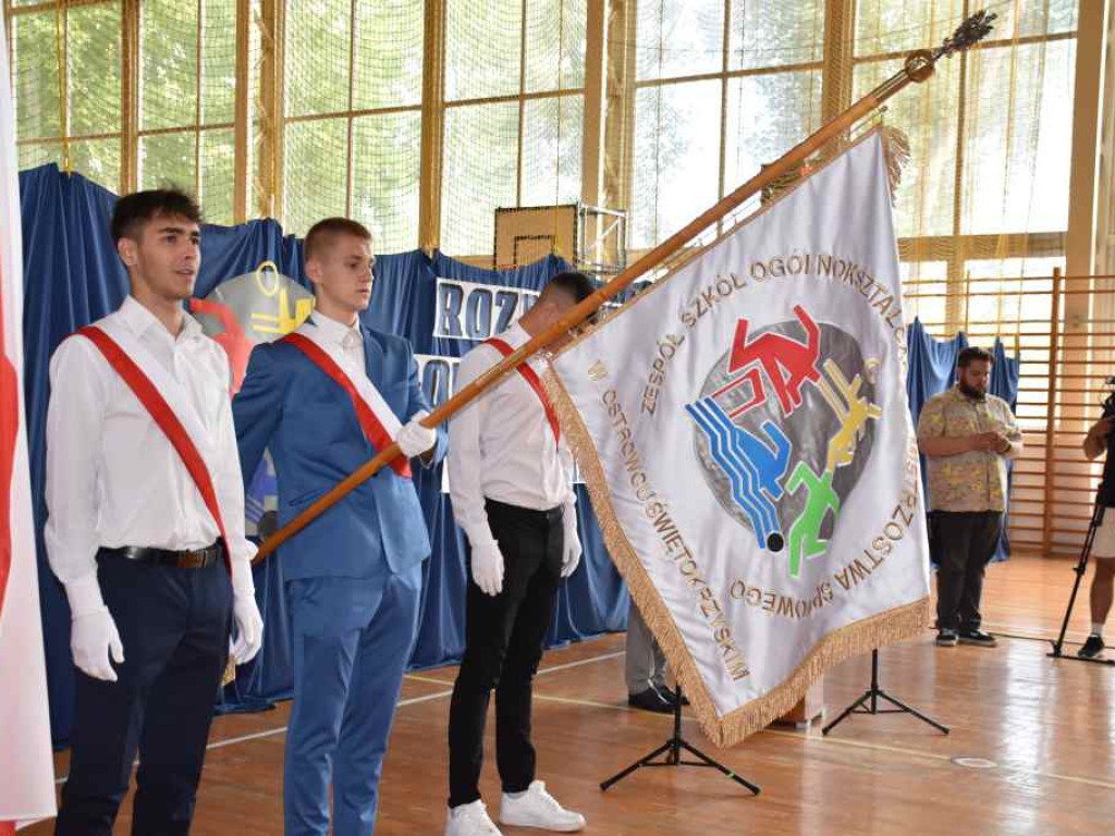 Uczniowie powitali  nowy rok szkolny