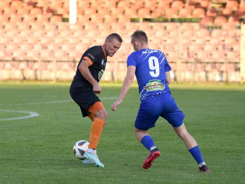 Świt zgasił oldbojów (fotogaleria)