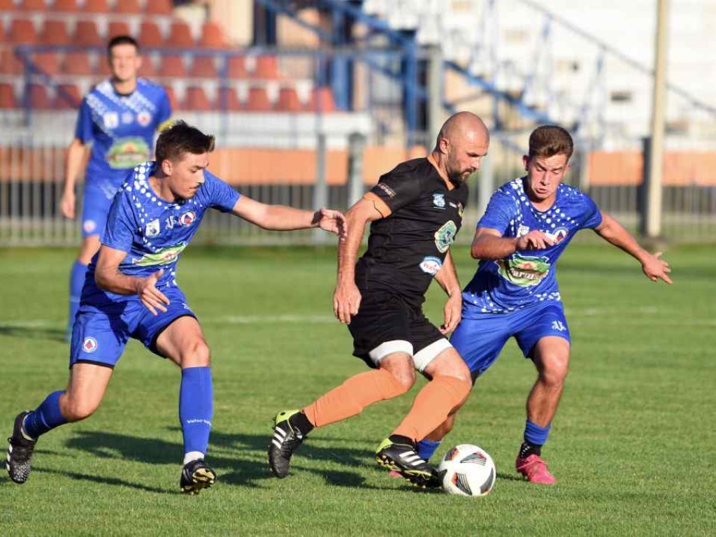Świt zgasił oldbojów (fotogaleria)
