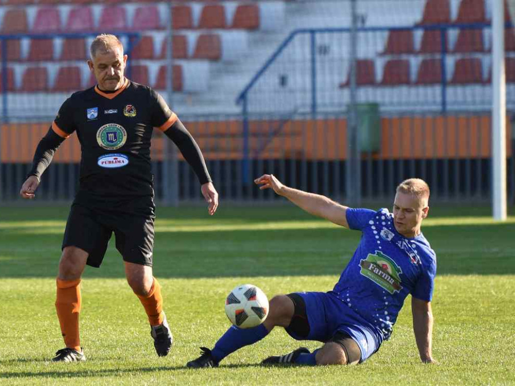 Świt zgasił oldbojów (fotogaleria)
