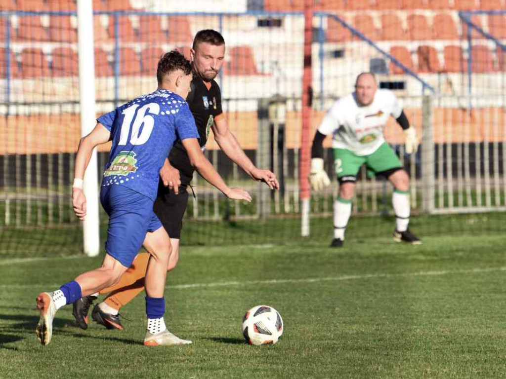 Świt zgasił oldbojów (fotogaleria)