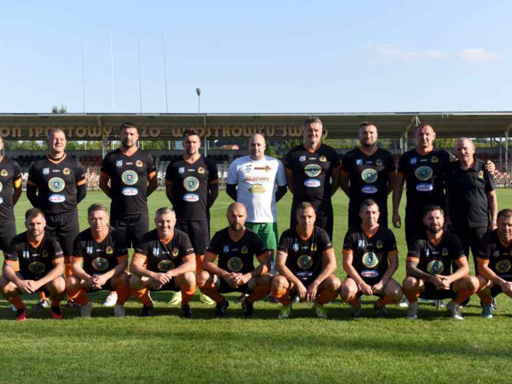 Świt zgasił oldbojów (fotogaleria)