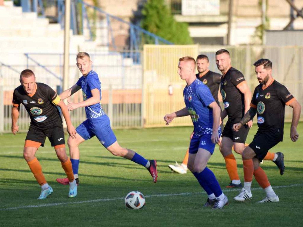Świt zgasił oldbojów (fotogaleria)