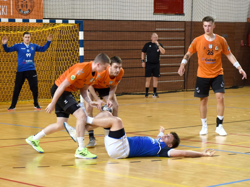 I liga piłki ręcznej mężczyzn. Grupa D. *KSZO Ostrowiec Świętokrzyski - SMS ZPRP II Kielce 34:27