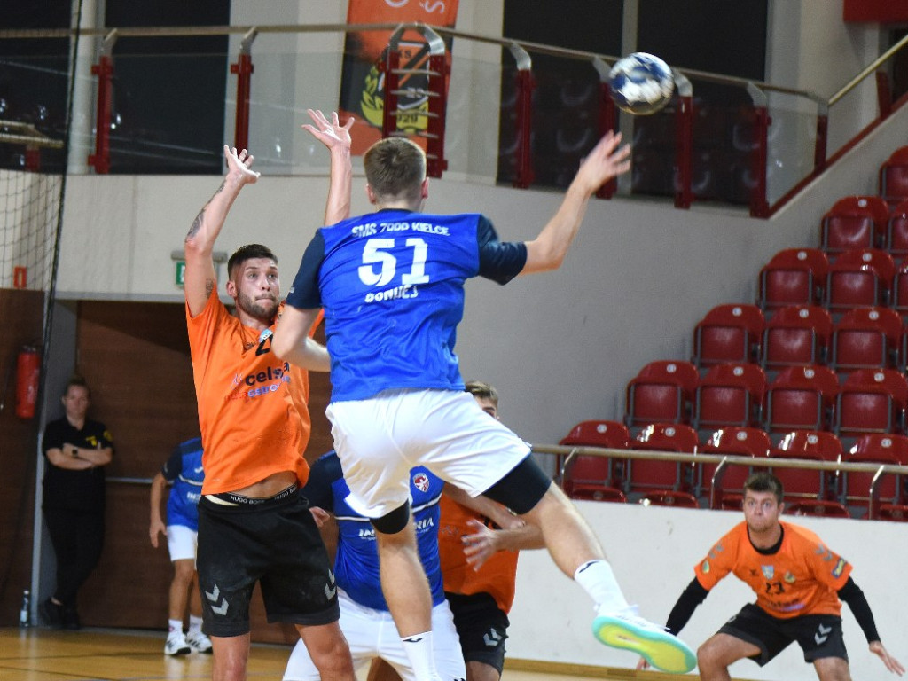 I liga piłki ręcznej mężczyzn. Grupa D. *KSZO Ostrowiec Świętokrzyski - SMS ZPRP II Kielce 34:27