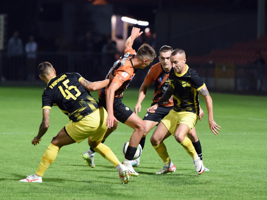 III liga piłkarska. Grupa IV. *KSZO 1929 Ostrowiec  Świętokrzyski - Wieczysta Kraków 0:1