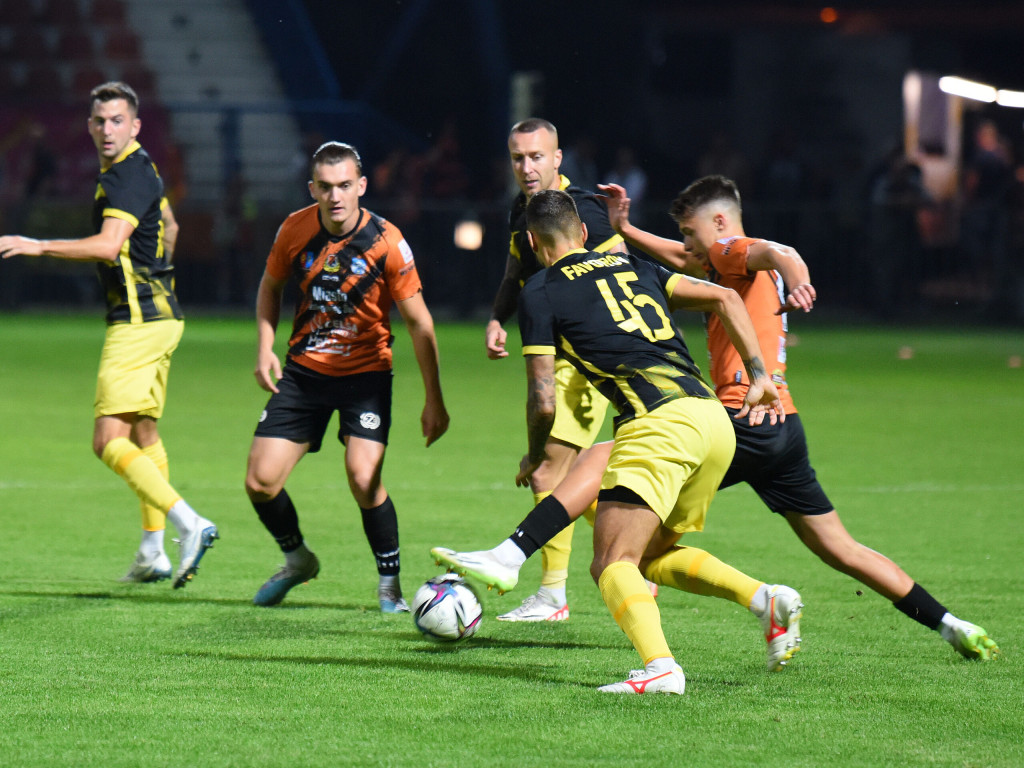 III liga piłkarska. Grupa IV. *KSZO 1929 Ostrowiec  Świętokrzyski - Wieczysta Kraków 0:1