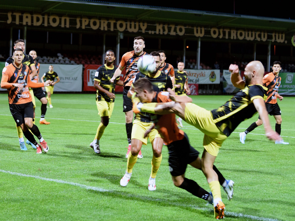 III liga piłkarska. Grupa IV. *KSZO 1929 Ostrowiec  Świętokrzyski - Wieczysta Kraków 0:1