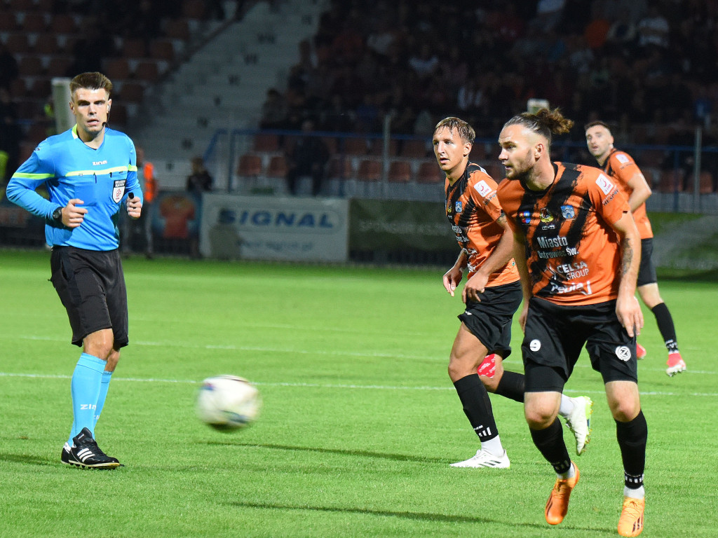 III liga piłkarska. Grupa IV. *KSZO 1929 Ostrowiec  Świętokrzyski - Wieczysta Kraków 0:1