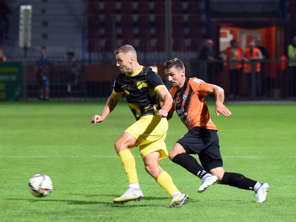 III liga piłkarska. Grupa IV. *KSZO 1929 Ostrowiec  Świętokrzyski - Wieczysta Kraków 0:1