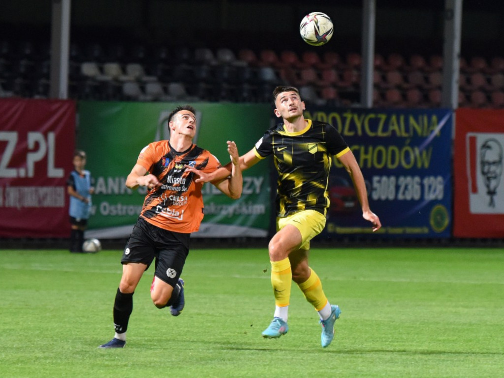 III liga piłkarska. Grupa IV. *KSZO 1929 Ostrowiec  Świętokrzyski - Wieczysta Kraków 0:1