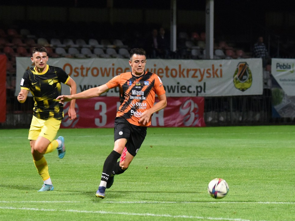 III liga piłkarska. Grupa IV. *KSZO 1929 Ostrowiec  Świętokrzyski - Wieczysta Kraków 0:1