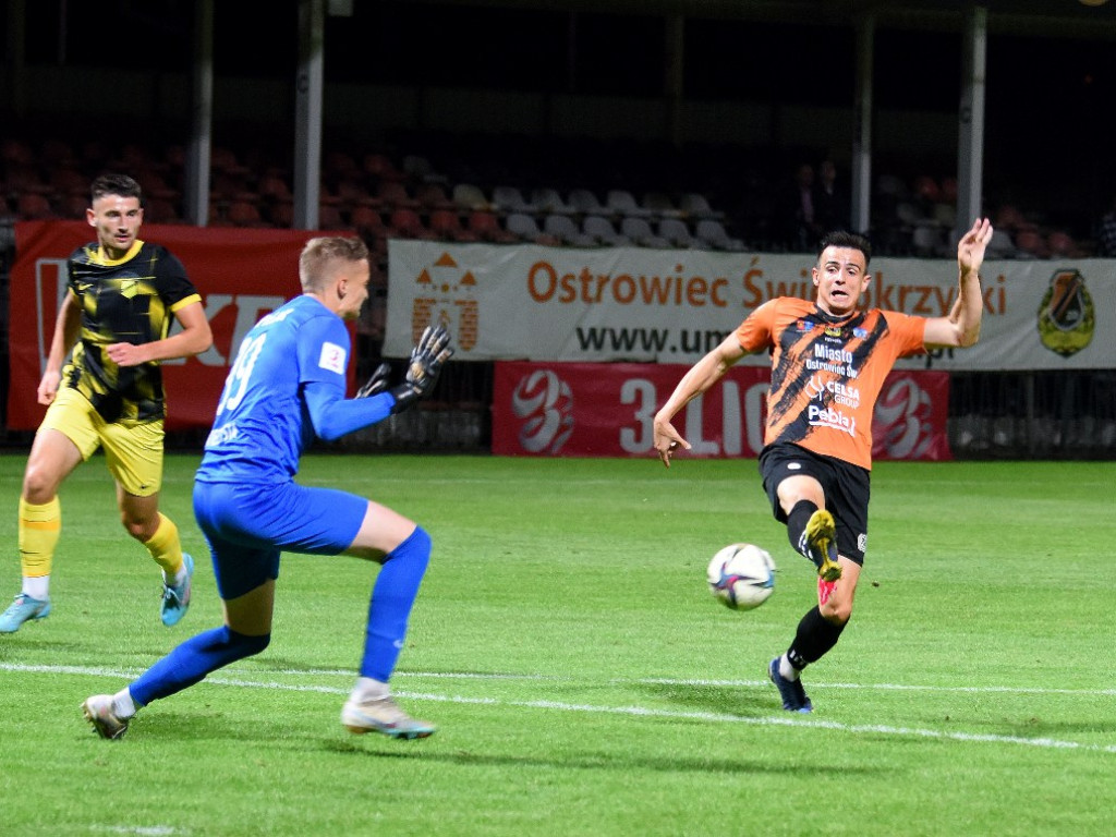 III liga piłkarska. Grupa IV. *KSZO 1929 Ostrowiec  Świętokrzyski - Wieczysta Kraków 0:1