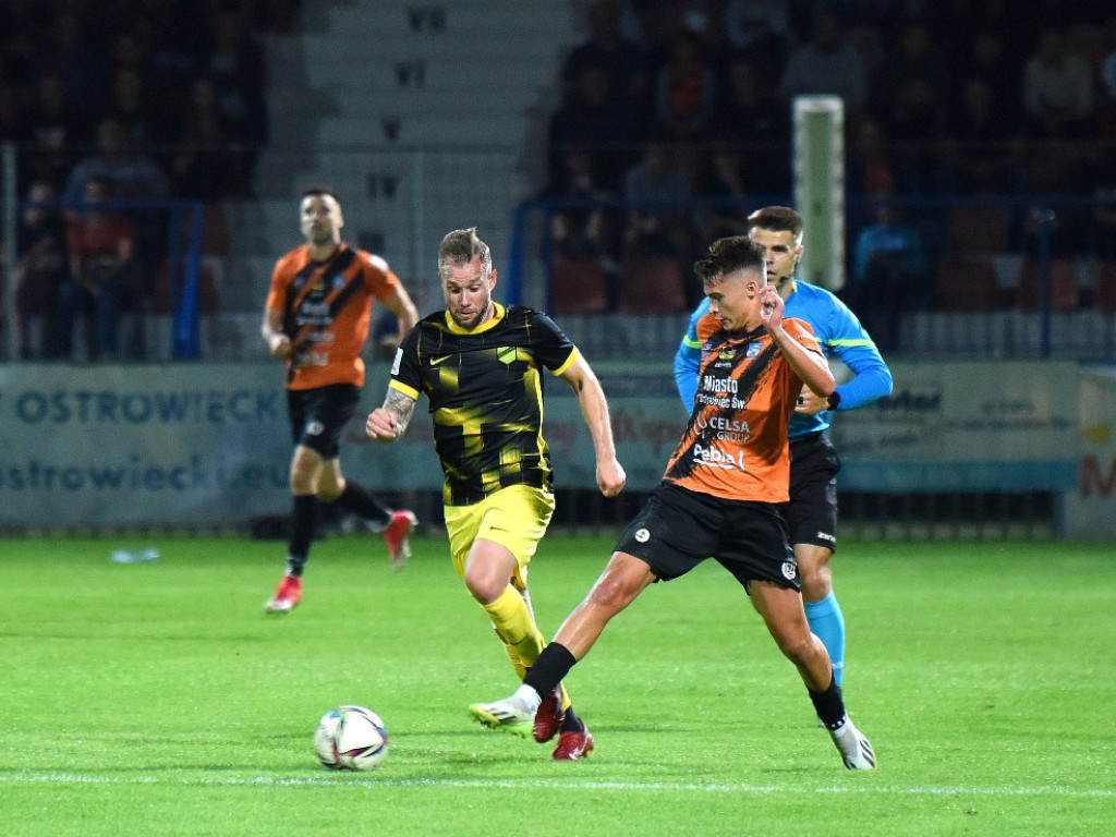 III liga piłkarska. Grupa IV. *KSZO 1929 Ostrowiec  Świętokrzyski - Wieczysta Kraków 0:1