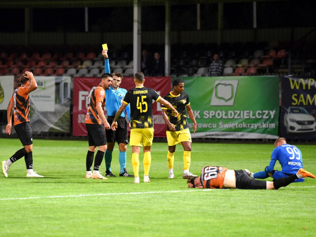 III liga piłkarska. Grupa IV. *KSZO 1929 Ostrowiec  Świętokrzyski - Wieczysta Kraków 0:1