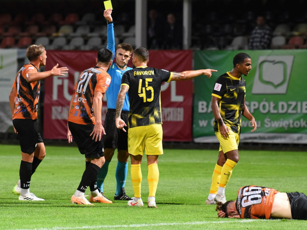 III liga piłkarska. Grupa IV. *KSZO 1929 Ostrowiec  Świętokrzyski - Wieczysta Kraków 0:1