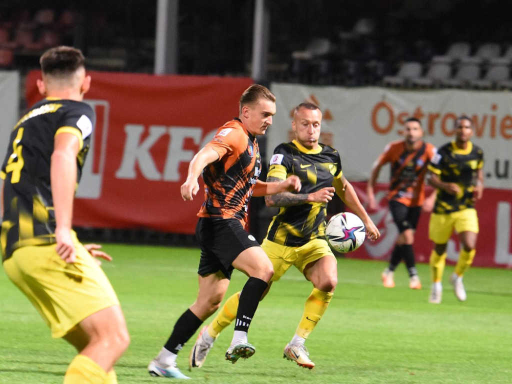 III liga piłkarska. Grupa IV. *KSZO 1929 Ostrowiec  Świętokrzyski - Wieczysta Kraków 0:1