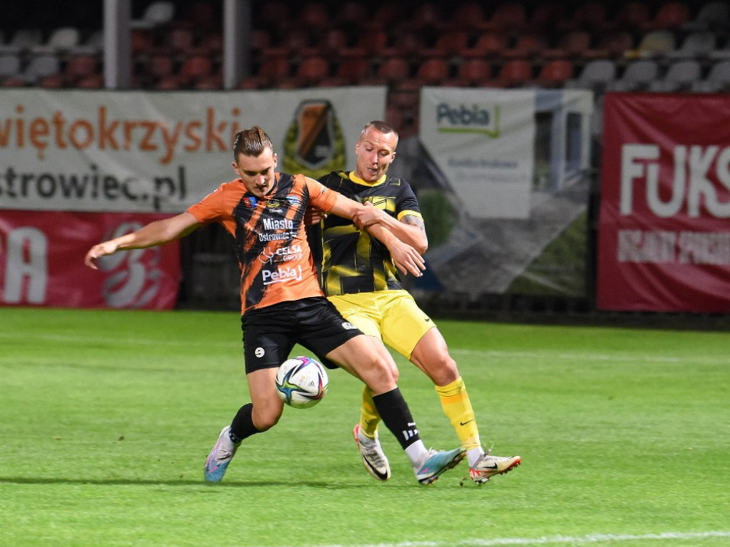 III liga piłkarska. Grupa IV. *KSZO 1929 Ostrowiec  Świętokrzyski - Wieczysta Kraków 0:1