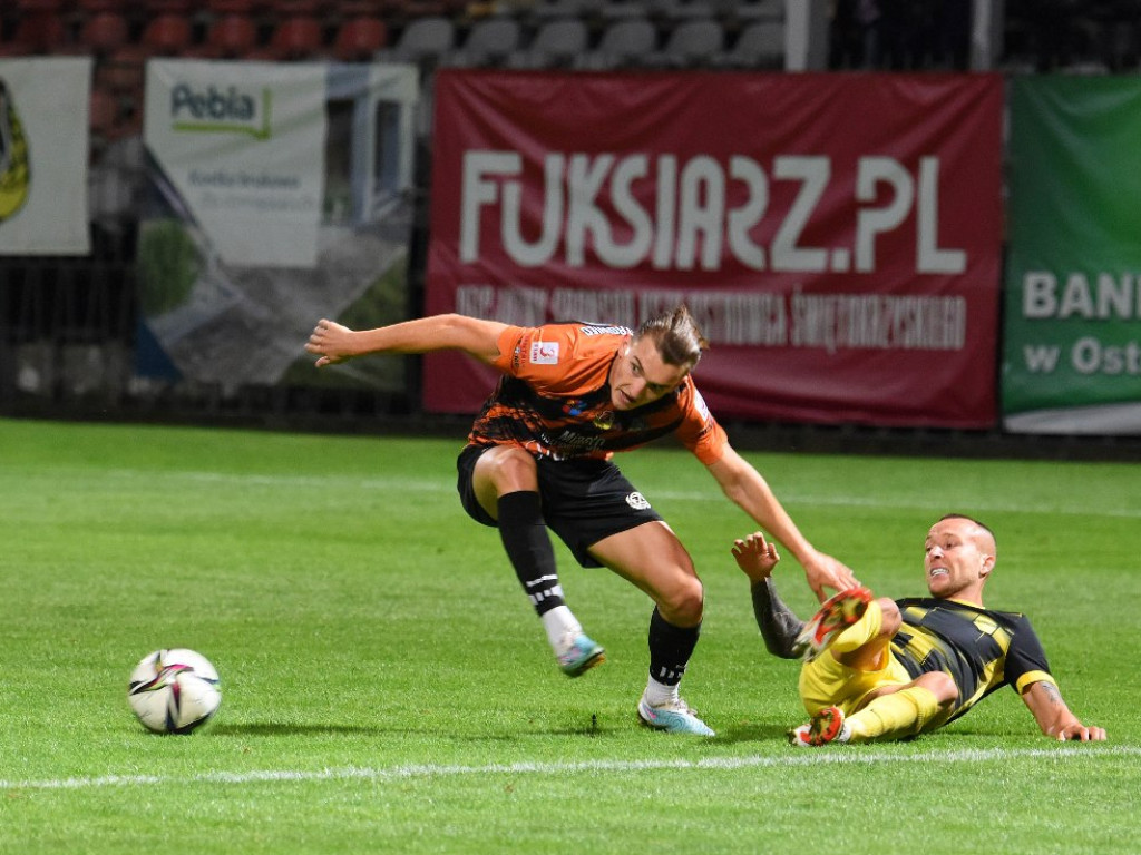 III liga piłkarska. Grupa IV. *KSZO 1929 Ostrowiec  Świętokrzyski - Wieczysta Kraków 0:1