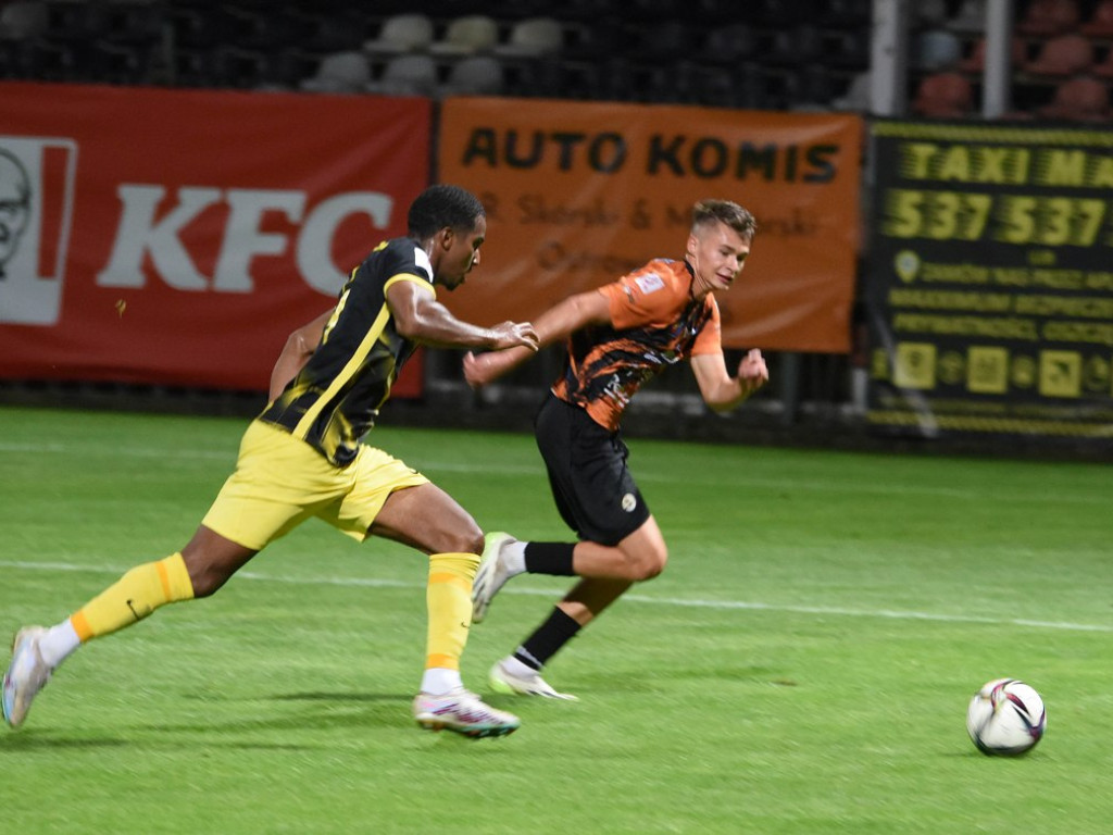 III liga piłkarska. Grupa IV. *KSZO 1929 Ostrowiec  Świętokrzyski - Wieczysta Kraków 0:1