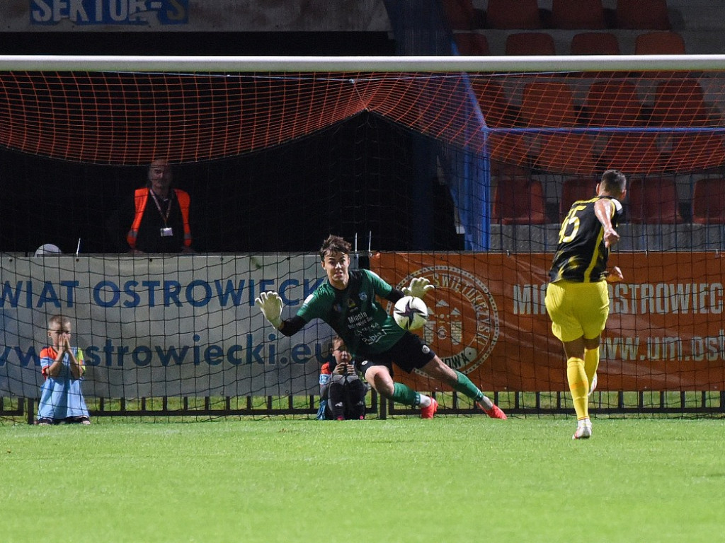 III liga piłkarska. Grupa IV. *KSZO 1929 Ostrowiec  Świętokrzyski - Wieczysta Kraków 0:1