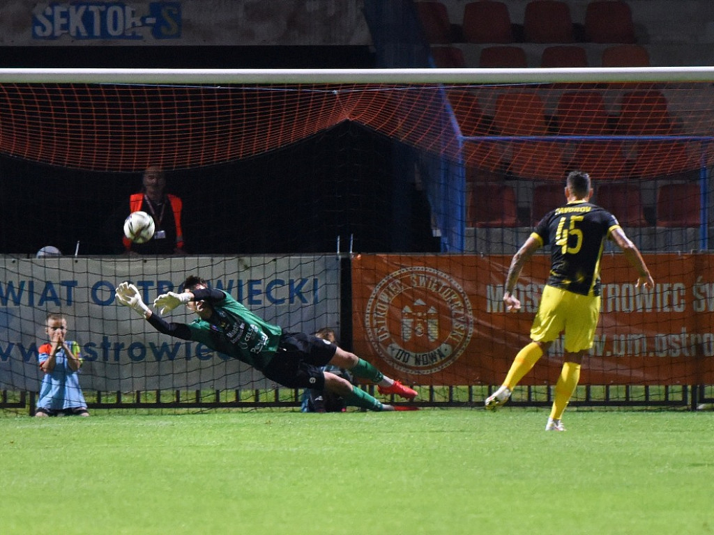 III liga piłkarska. Grupa IV. *KSZO 1929 Ostrowiec  Świętokrzyski - Wieczysta Kraków 0:1