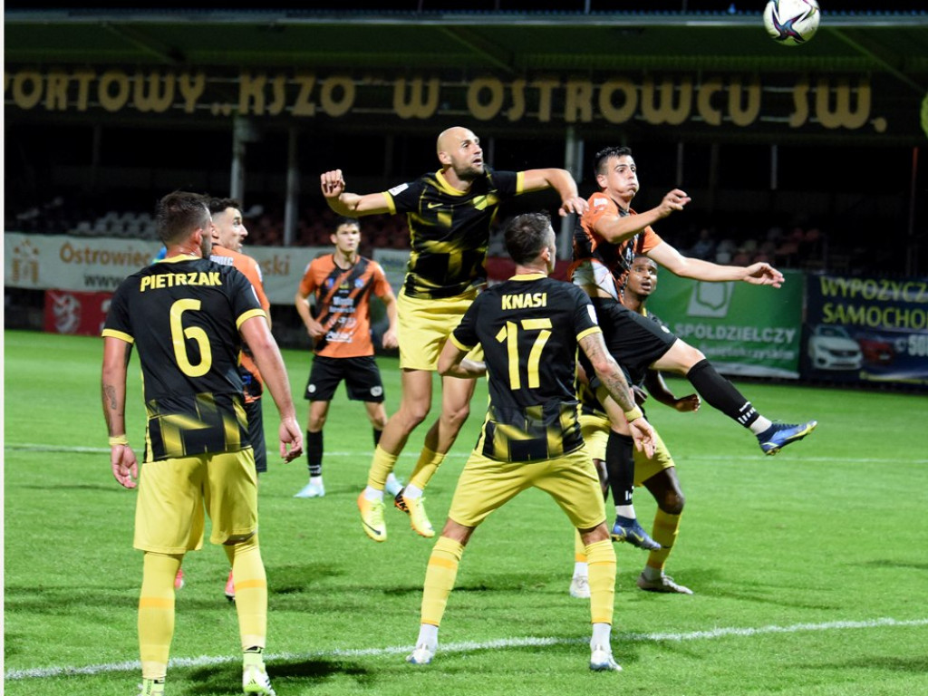III liga piłkarska. Grupa IV. *KSZO 1929 Ostrowiec  Świętokrzyski - Wieczysta Kraków 0:1