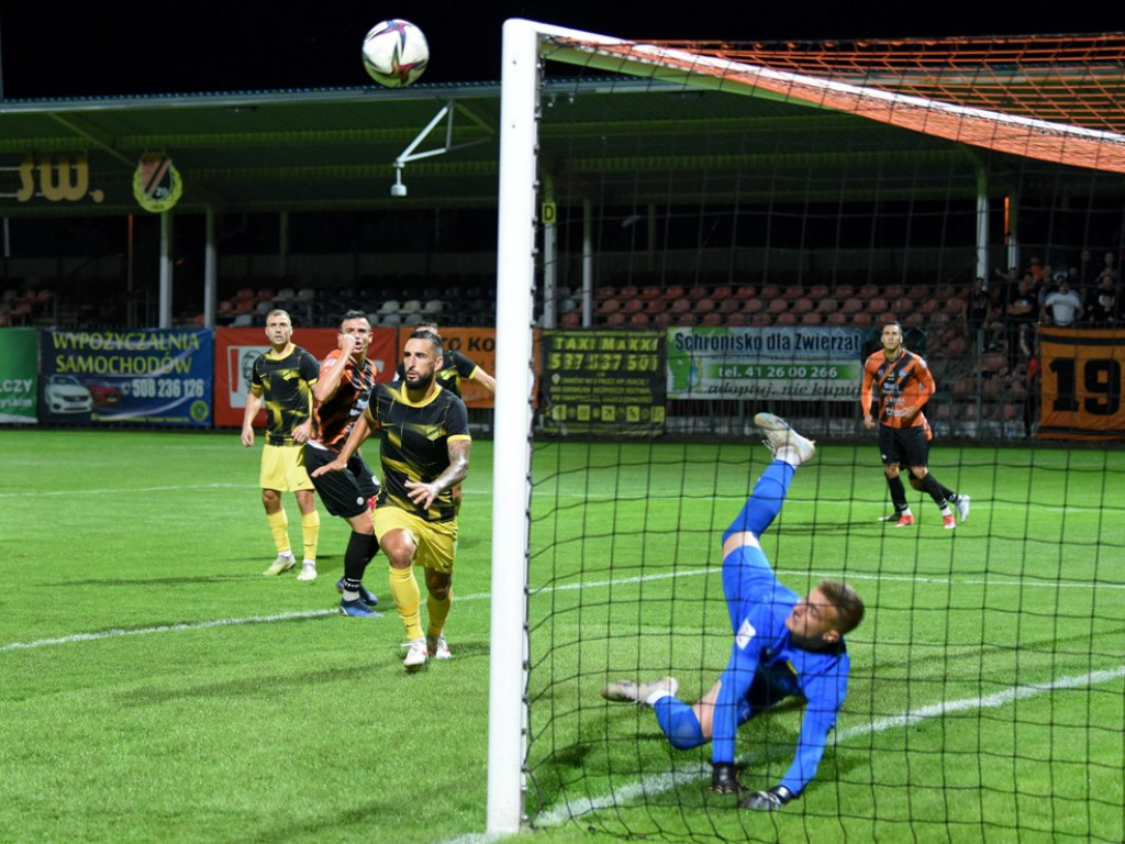 III liga piłkarska. Grupa IV. *KSZO 1929 Ostrowiec  Świętokrzyski - Wieczysta Kraków 0:1
