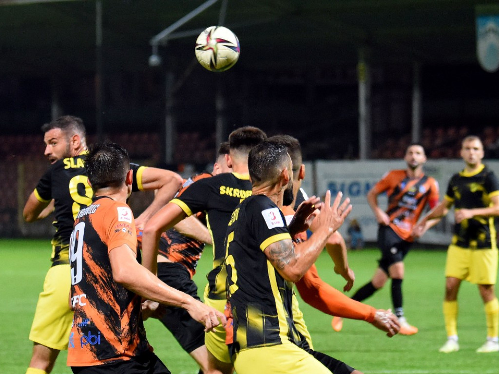 III liga piłkarska. Grupa IV. *KSZO 1929 Ostrowiec  Świętokrzyski - Wieczysta Kraków 0:1