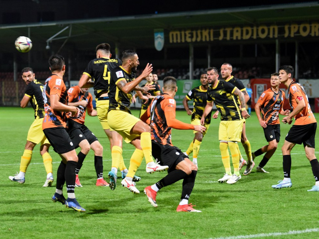 III liga piłkarska. Grupa IV. *KSZO 1929 Ostrowiec  Świętokrzyski - Wieczysta Kraków 0:1