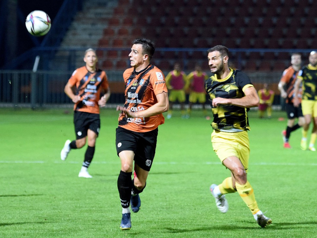 III liga piłkarska. Grupa IV. *KSZO 1929 Ostrowiec  Świętokrzyski - Wieczysta Kraków 0:1