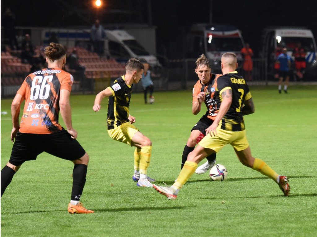 III liga piłkarska. Grupa IV. *KSZO 1929 Ostrowiec  Świętokrzyski - Wieczysta Kraków 0:1