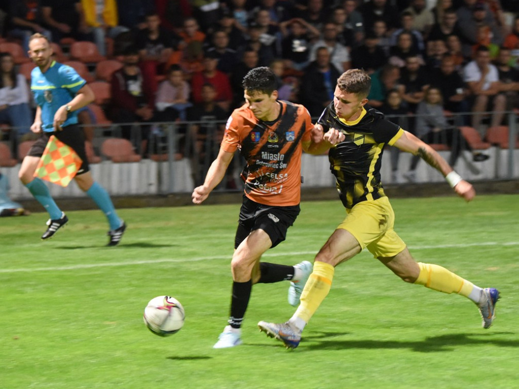 III liga piłkarska. Grupa IV. *KSZO 1929 Ostrowiec  Świętokrzyski - Wieczysta Kraków 0:1