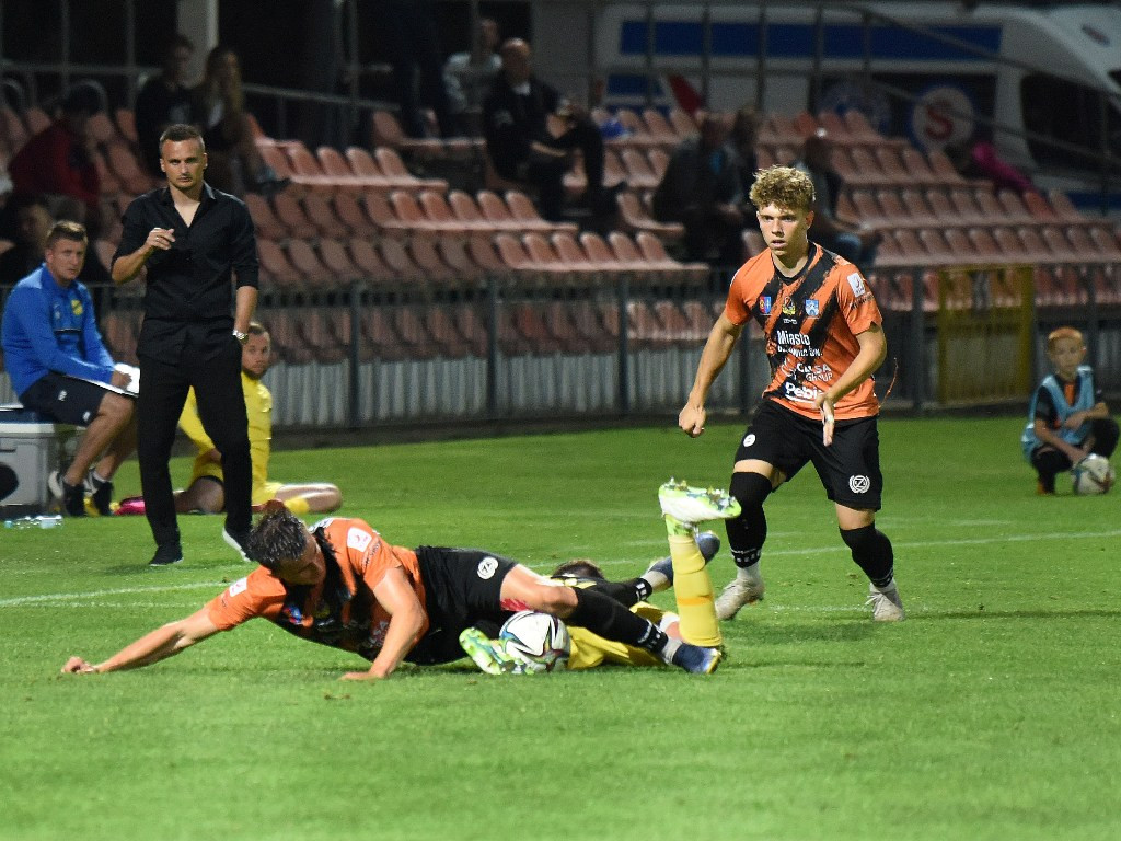 III liga piłkarska. Grupa IV. *KSZO 1929 Ostrowiec  Świętokrzyski - Wieczysta Kraków 0:1