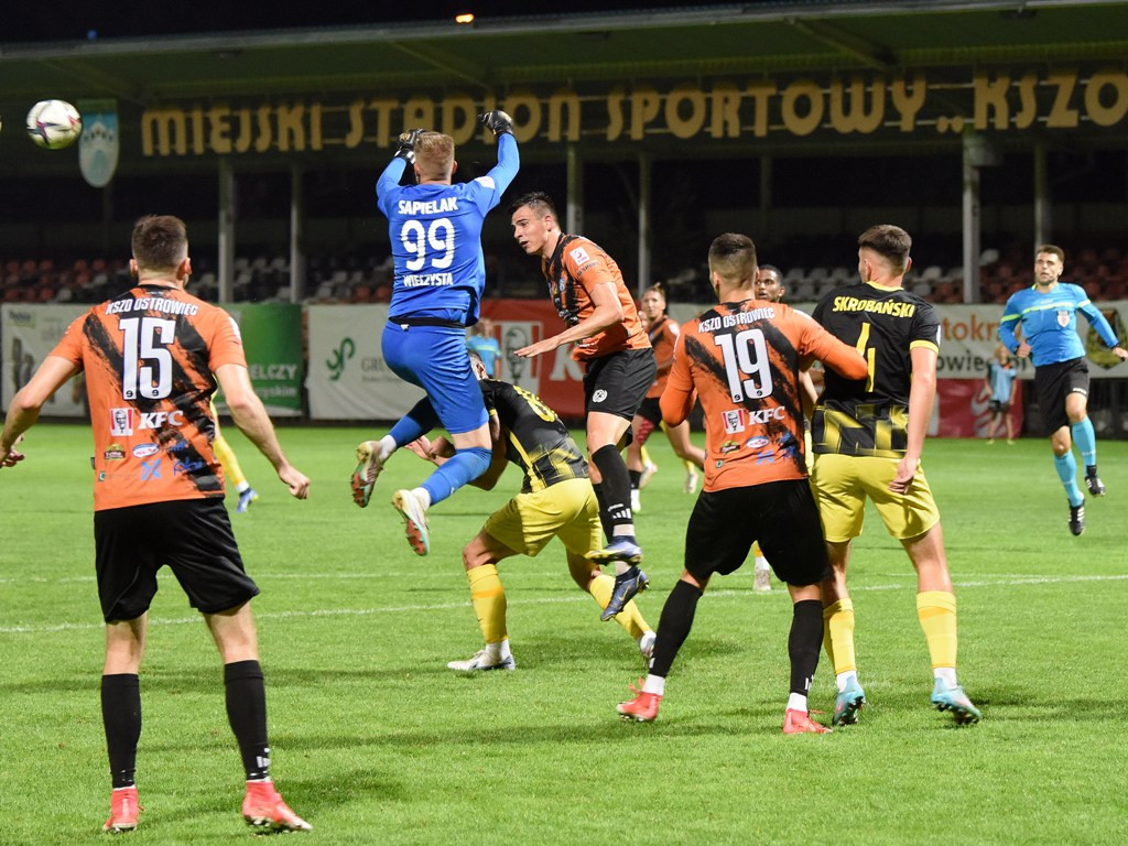 III liga piłkarska. Grupa IV. *KSZO 1929 Ostrowiec  Świętokrzyski - Wieczysta Kraków 0:1