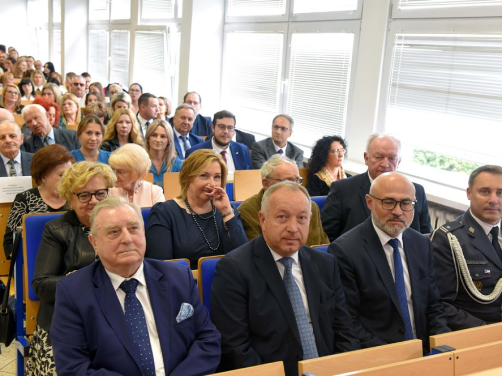 Inauguracja Roku Akademickiego 2023/2024 w ostrowieckiej Akademii Nauk Stosowanych im. J.Gołuchowskiego