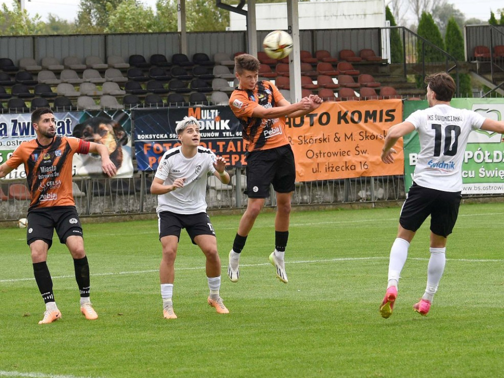 III liga piłkarska. Grupa IV. *KSZO 1929 Ostrowiec Świętokrzyski - Świdniczanka Świdnik 4:0