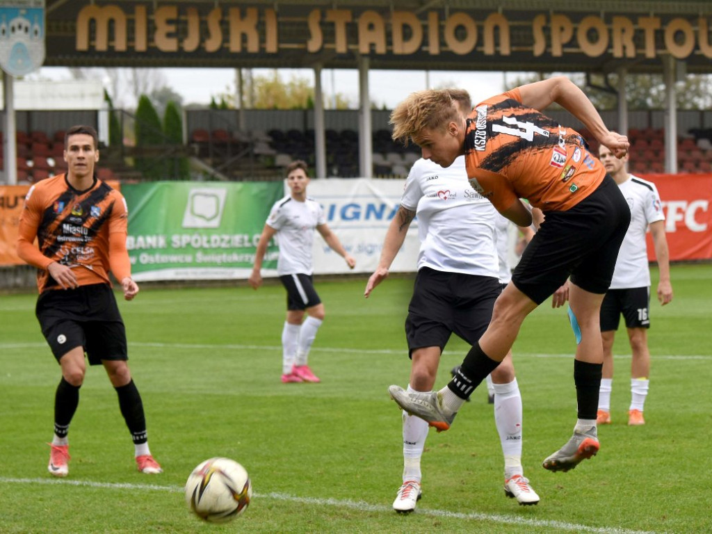 III liga piłkarska. Grupa IV. *KSZO 1929 Ostrowiec Świętokrzyski - Świdniczanka Świdnik 4:0