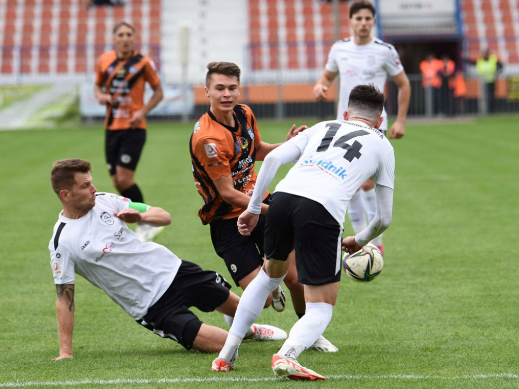 III liga piłkarska. Grupa IV. *KSZO 1929 Ostrowiec Świętokrzyski - Świdniczanka Świdnik 4:0
