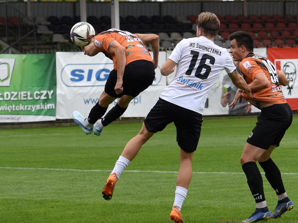 III liga piłkarska. Grupa IV. *KSZO 1929 Ostrowiec Świętokrzyski - Świdniczanka Świdnik 4:0