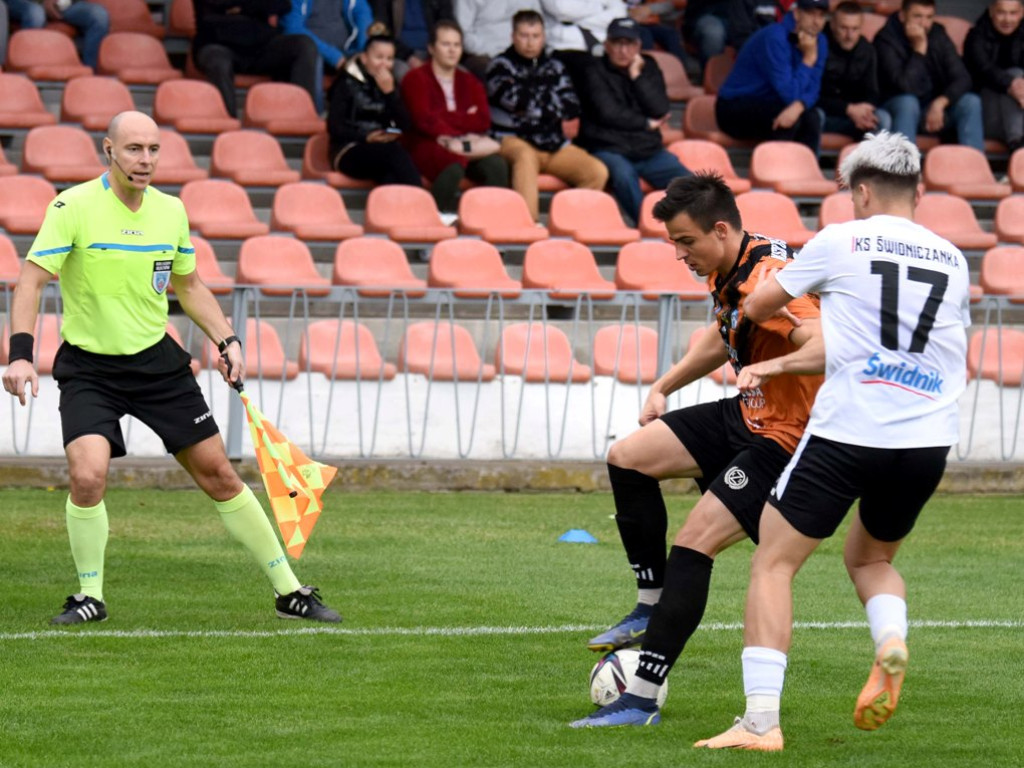III liga piłkarska. Grupa IV. *KSZO 1929 Ostrowiec Świętokrzyski - Świdniczanka Świdnik 4:0