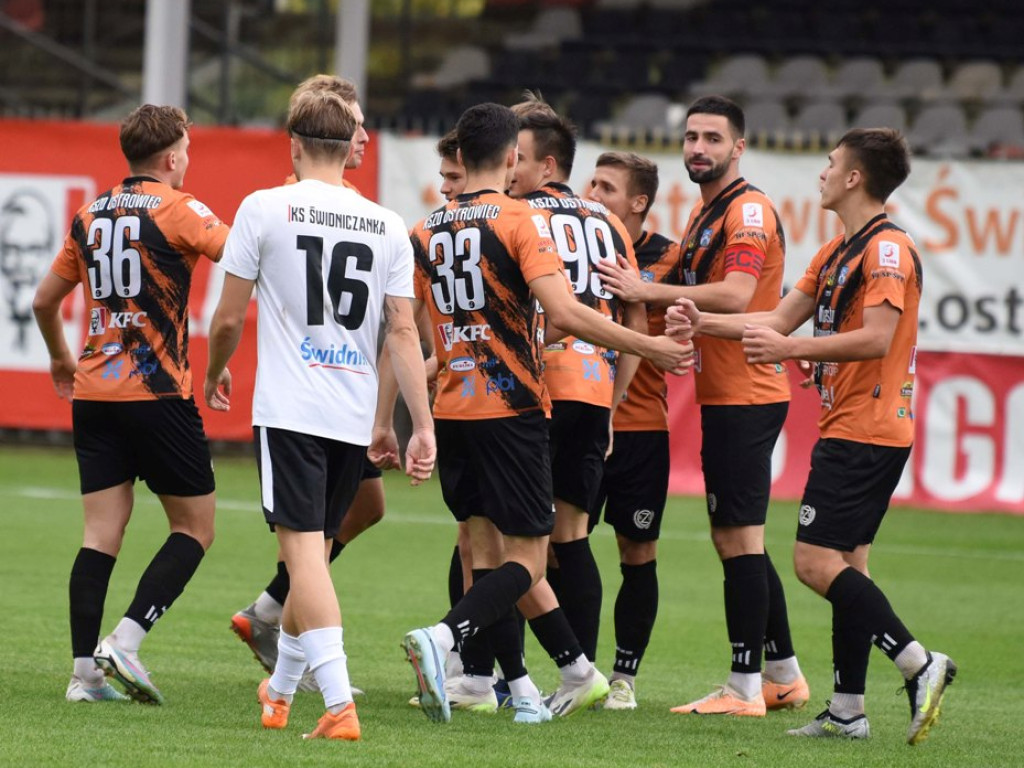 III liga piłkarska. Grupa IV. *KSZO 1929 Ostrowiec Świętokrzyski - Świdniczanka Świdnik 4:0