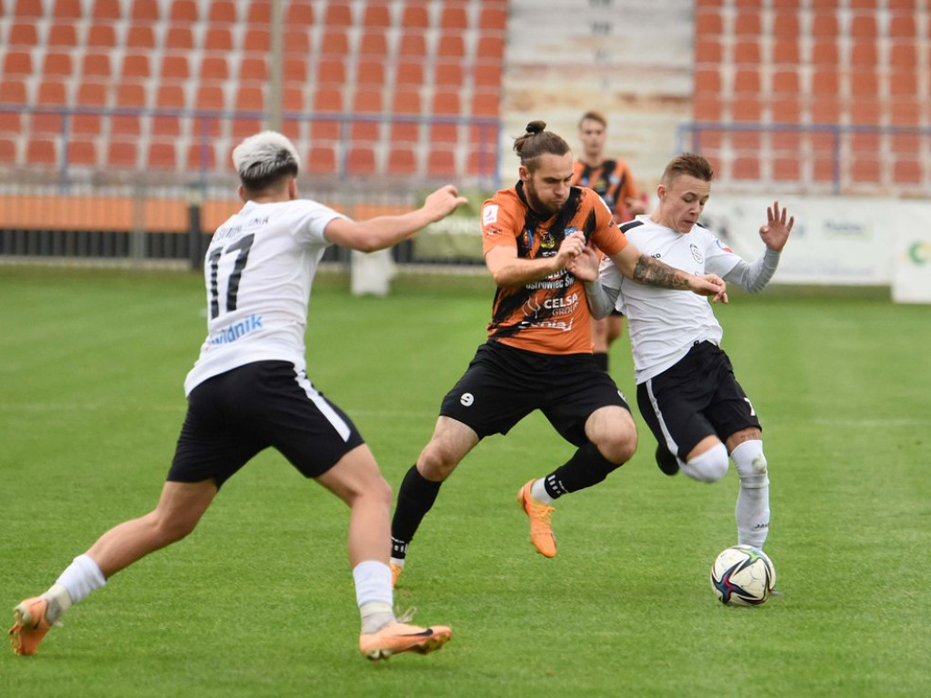III liga piłkarska. Grupa IV. *KSZO 1929 Ostrowiec Świętokrzyski - Świdniczanka Świdnik 4:0